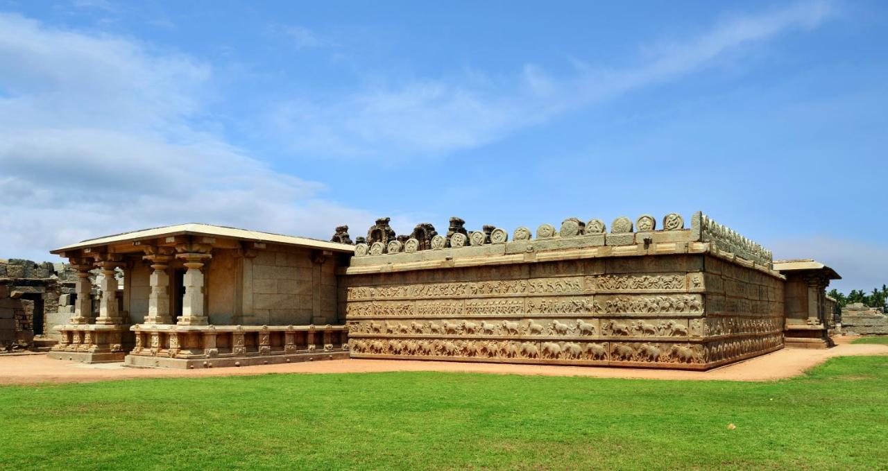 Clarks Inn Hampi Kamalapur Ngoại thất bức ảnh